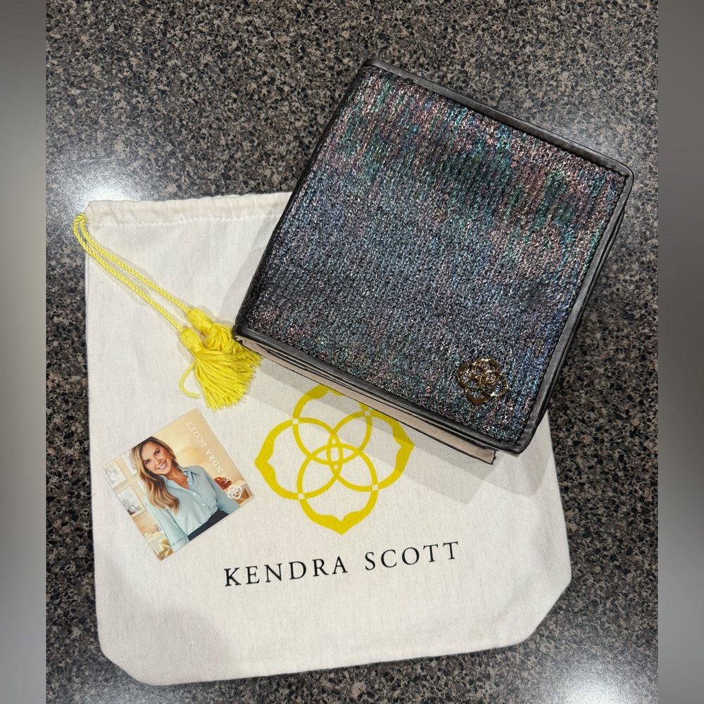 Retired Kendra Scott Zip Away Small Jewelry Organizer - Rare Dust bag included